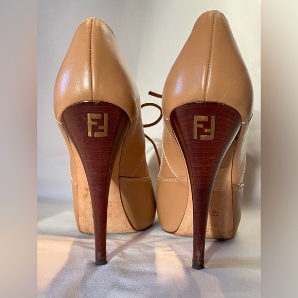 Caramel Color Fendi Made In Italy Vero Cuoio Size: 39 U.S Size: 8.5 Leather - Picture 5 of 5